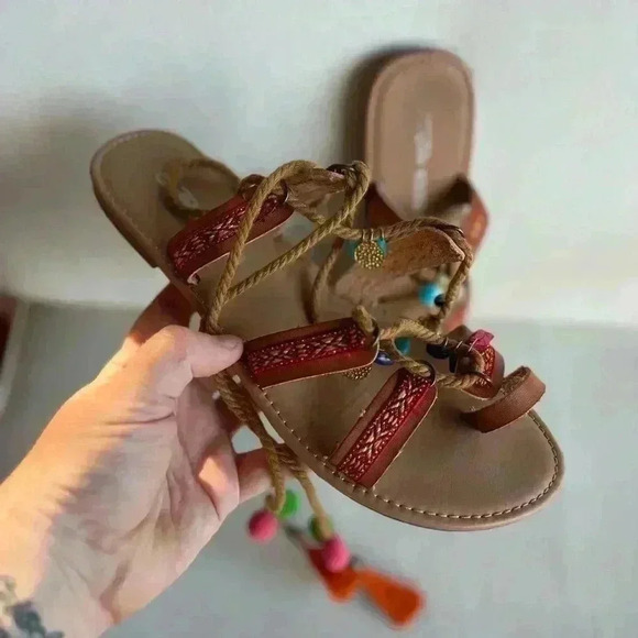 like new: Boho Summer hippie sandals with ropes and pompoms tie-up size 9 - Picture 7 of 9